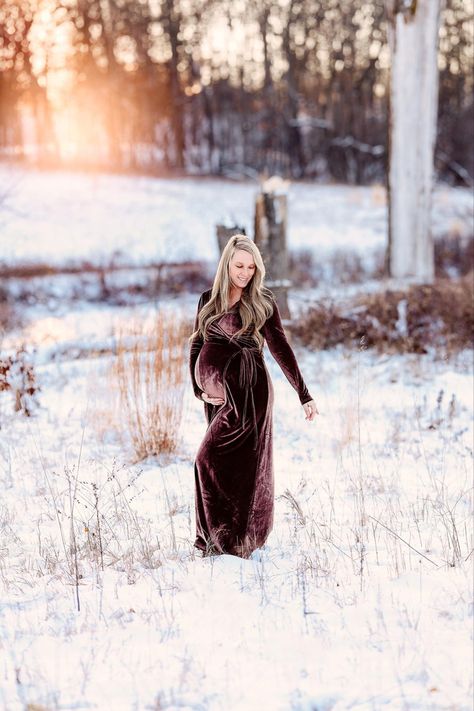 Snow Maternity Photos, Velvet Maternity Dress, Winter Pregnancy Photoshoot, Maternity Photography Winter, Winter Maternity Pictures, Winter Maternity Photos, Winter Maternity Outfits, Maternity Photo Outfits, Maternity Photography Poses Couple