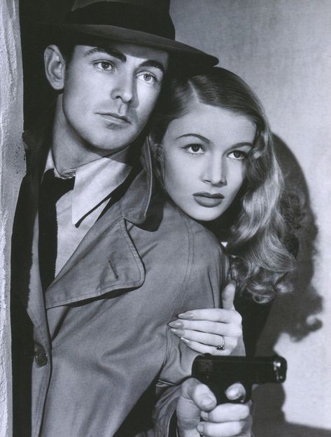 Veronica Lake and Alan Ladd in This Gun For Hire (1942) The Veronicas, Noir Movie, Veronica Lake, Lana Turner, Classic Movie Stars, Marlene Dietrich, Rita Hayworth, Actrices Hollywood, Movie Couples