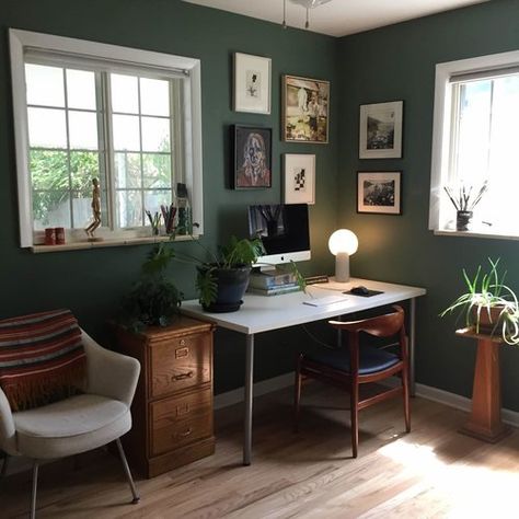 Dark Green Home Office, Vert Pantone, Green Office Walls, Dark Green Office, Green Home Offices, Dark Green Rooms, Green Bedroom Walls, Office Vibes, Green Accent Walls