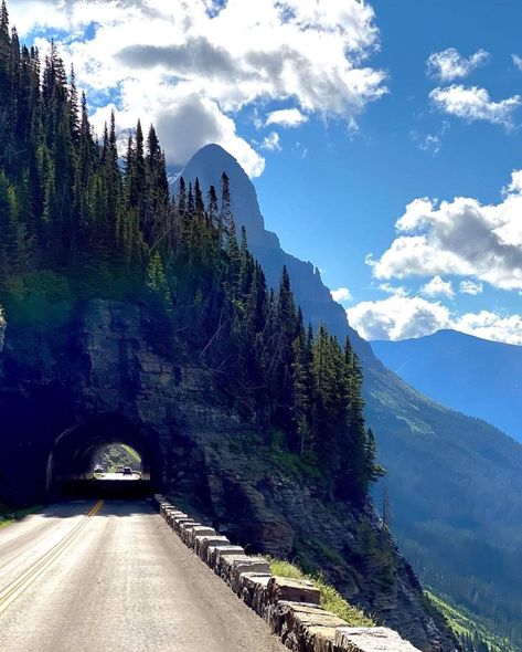 Going To The Sun Road, Montana National Parks, Glacier National Park Montana, Glacier Park, Best Vacation Spots, Park Landscape, Glacier National, Glacier National Park, Pretty Places