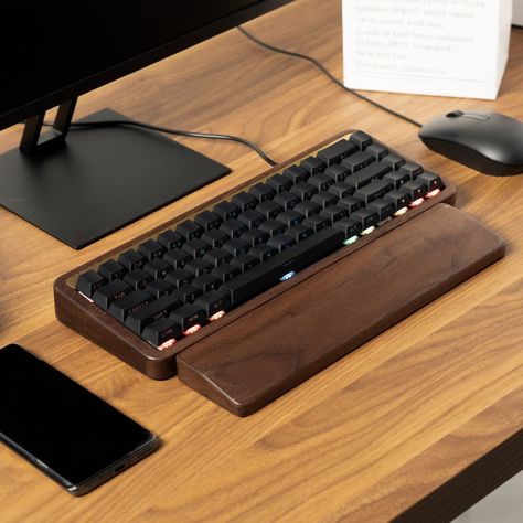 Super cost-effective Walnut Wooden Tuotuo Keyboard🥰 www.xvxchannel.com https://th.xiapibuy.com/wumianjingmi.th #xvxkeyboard #shopeeth #key #keyboard 60% Keyboard, Solid Wood Design, American Black Walnut, Keyboard Case, Wood Creations, Wooden Desk, April 22, Computer Keyboard, Random Stuff