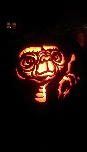 E.T. pumpkin carving 2013 Pumpkin Carving Ideas Hard Scary, E.t. Pumpkin Carving, Pumpkin Carving Amazing, Cool Pumpkin Carving Ideas Disney, Cool Ideas For Pumpkin Carving, Pumpkin Carving Terrifier, Horizontal Pumpkin Carving Ideas, Wonder Woman Pumpkin Carving, Pumkin Carving Animal