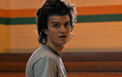 Joe Keery Gif, Steve Harrington Gif, Watt Pad, Steve Harrington Stranger Things, Joe Kerry, Beautiful Joe, Stranger Things Steve, Stranger Things Actors, Stranger Things Characters