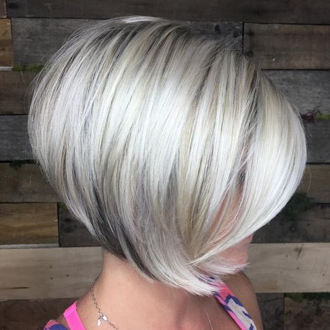 Platinum Bob With Black Underlights Blonde Inverted Bob, Platinum Blonde Bobs, Underlights Hair, Stacked Haircuts, Stacked Bob Haircut, Balayage Blonde, Short Bob Haircuts, Short Blonde, Blonde Bobs