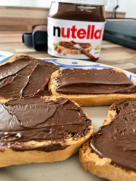 Nutella And Bread, Nutella Aesthetic, Cupcake Recipes Uk, Nutella Sandwich, Cupcake Recipes Chocolate, Soft Foods, Snack Mix Recipes, Food Babe, Food Therapy