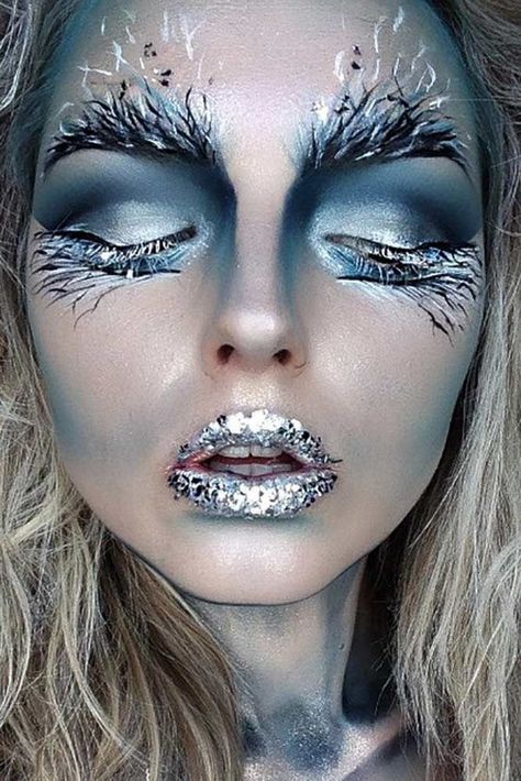 18 Pretty Halloween Makeup Ideas You'll Love                                                                                                                                                                                 More Carnaval Make-up, Beautiful Halloween Makeup, Fantasy Make-up, Halloweenský Makeup, Halloween Make-up Looks, Halloween Makeup Ideas, Halloween Makeup Pretty, Cool Halloween Makeup, Pretty Halloween