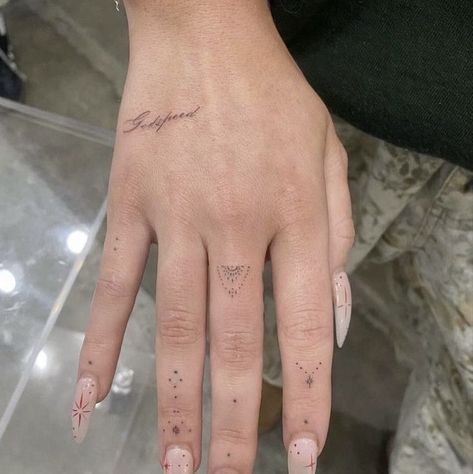 Godspeed 💫 Tattoos Inspo, Small Girly Tattoos, Hand And Finger Tattoos, Hand Tats, Mini Tattoo, Small Pretty Tattoos, Petite Tattoos, Hand Poked Tattoo, Dainty Tattoos