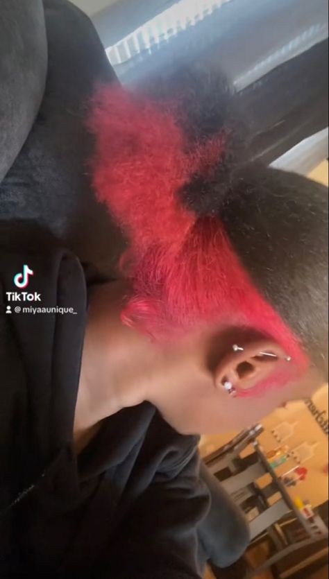 Cute Hair Dye Styles, Pink Peak A Boo Black Hair, Pink On Top Black On Bottom Hair, Pink And Black Natural Hair, Pink Peak A Boo Curly Hair, Pink Hair In The Back, Black N Pink Hair, Peekaboo Hair Colors Medium Length, Black And Pink Hair Black Women