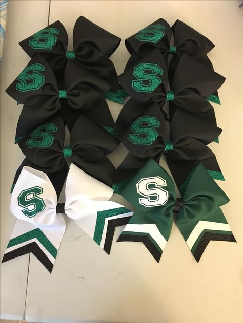 School Spirit Bows, Cheer Bow Ideas High Schools, Wrestling Cheers, Cheer Bows Ideas, Cheerleader Accessories, Cheer Formations, Cheerleading Crafts, Cheer Competition Gifts, Cheer Bows Diy