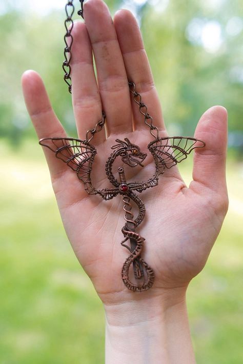 Wire Dragon, Drátěná Socha, Wire Wrapped Jewelry Diy, Rings Ideas, Wire Jewelry Making, Wire Wrapped Jewelry Tutorials, Bijoux Fil Aluminium, Wire Jewelry Tutorial, Diy Jewelry Inspiration