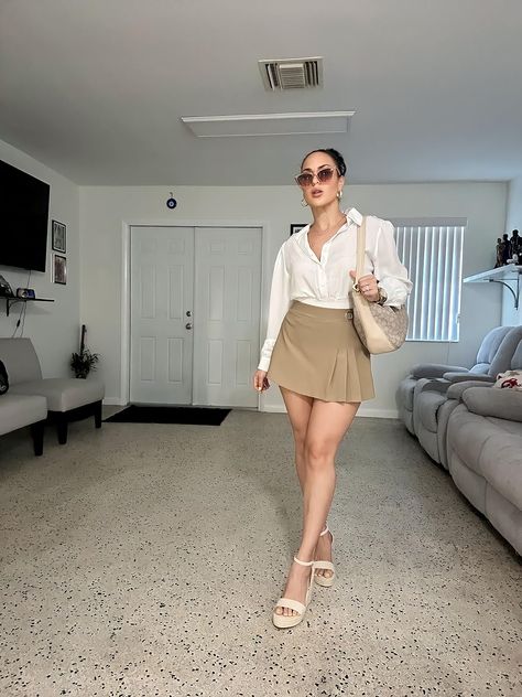 Beige Wedges Outfits, Wedges Outfit Dressy, Beige Skirt Outfit, Wedge Outfit, Wedges Outfit, Trendy Outfits Inspiration, Beige Purse, Beige Wedges, Beige Purses