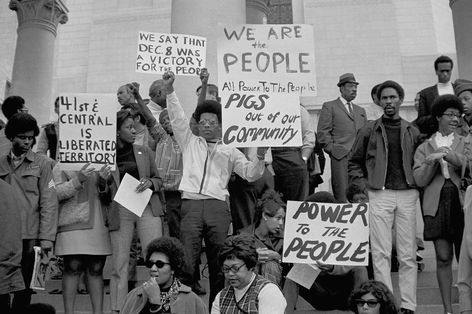 https://flic.kr/p/sgNCaY | Black Panthers 1969 | Demonstrators mass on the steps of the Los Angeles City Hall, Dec. 11, 1969, protesting what black groups called "an obvious national pattern" to raids by police on Black Panther headquarters. Leaders of several black organizations called for a one-day strike by Los Angeles? black residents. The Los Angeles Panther headquarters was raided Dec. 8 after a four-hour siege by police. (AP Photo/Wally Fong) Black Panthers Movement, Improvise Adapt Overcome, Photos From History, Black Power Movement, The Black Panther Party, Mutual Aid, Black And Proud, Black Energy, Cultural Fashion