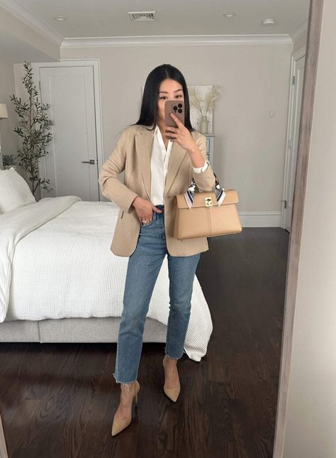 Tan Blazer Outfits Women, Tan Blazer Outfit, Tan Blazer Outfits, Blazer Outfits Women, Blazer Outfit Ideas, Tan Outfit, Office Fits, Blazer Outfits Casual, Looks Jeans