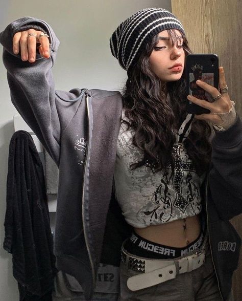 Kaylacore Outfits, Bisexual Aesthetic Outfit, Soft Emo Outfits, Egirls Aesthetic, Gender Fluid Hair, Soft Emo, Soft Grunge Hair, Soft Grunge Outfits, Street Goth