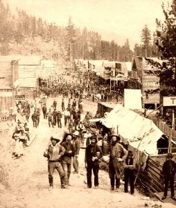 Deadwood, South Dakota from the south, 1876. Deadwood South Dakota, Old West Photos, West Town, Western Town, Wilde Westen, Into The West, American Frontier, Melodrama, History Photos