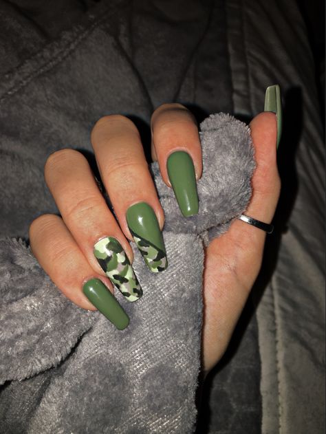 Army Design Nails, Military Nail Designs, Army Green Nails With Design, Hunting Nails, Military Nails, Camo Nail Art, Slay Nails, Army Nails, Blue And Silver Nails