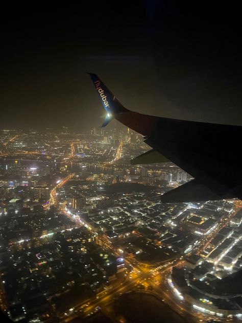 Dubai From Airplane, Airplane Dubai, Travel Core, Plane Aesthetic, Iceland Air, Travel Hacks Airplane, Travel Dubai, Airplane Photos, Airplane Window View