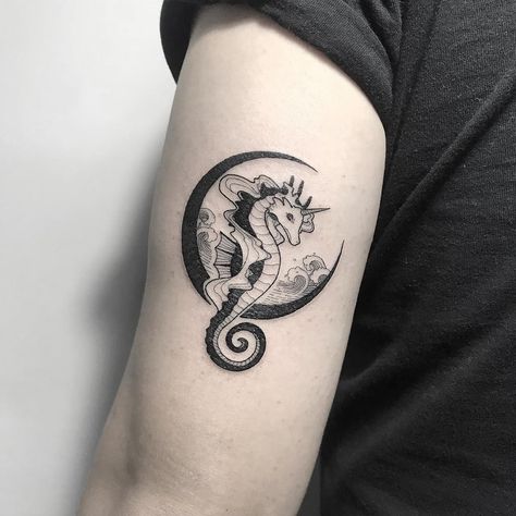 누디 on Instagram: “Sea horse + unicorn + dragon =🖤” Sea Horse Tattoos, Sea Horse Tattoo, Seahorse Tattoo, Simple Henna Tattoo, Skeleton Tattoos, Cute Date Ideas, Simple Henna, Beautiful Mermaids, Moon Tattoo