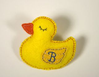 Felt Duck Ornament, Felt Duck Pattern Templates, Felt Duck Pattern, Felt Duck, Duck Race, Animal Felt, Felt Animal Patterns, Duck Gifts, Hand Sewing Projects