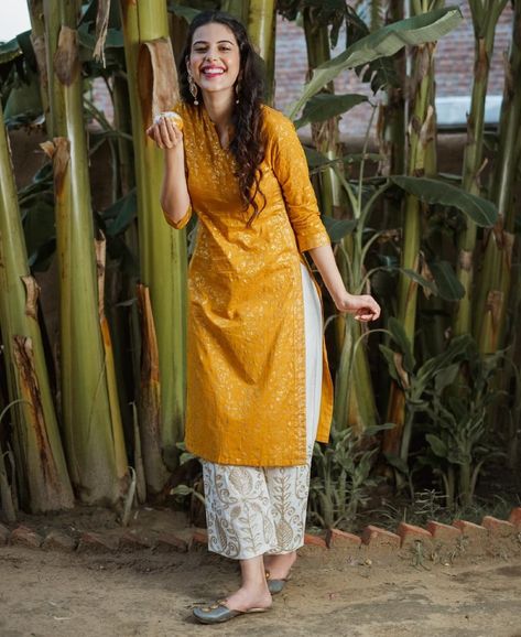 Glam and equal parts elegant with its contemporary design, this kurta gives you many reasons to flaunt this look ! . . . . . . . . . . . .… Simple Plazo Kurti Design, Kurti With Palazzo Party Wear, Palazzo Party Wear, Plazo Kurti Design, Plazo Kurti, Kurti With Palazzo, Indian Kurti Designs, Latest Kurti, Indian Designer Suits