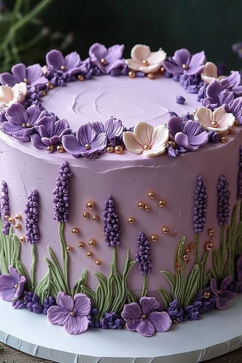 Looking for a beautiful yet easy cake design? This lavender dream is perfect! Simple buttercream flowers create a charming effect. #lavendercake #simplebirthdaycake #cakedecorating #easycake #buttercreamflowers Lavender And Gold Cake, Chocolate Buttercream Cake, Lavender Cake, Buttercream Flower Cake, Cake Decorating For Beginners, Purple Cakes, Computer Class, Simple Cake Designs, Simple Birthday Cake