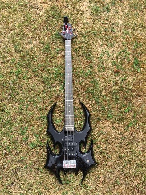 Misfits Show, Jerry Only, Instruments Art, Electric Guitar Design, All About That Bass, Guitar Obsession, Custom Electric Guitars, Cool Electric Guitars, How To Play Drums