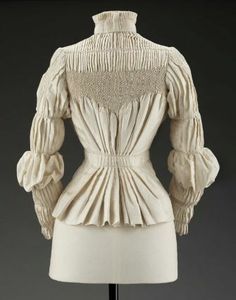 Woman's blouse. English, 1890s smocking and pleats... Pixel Architecture, Reform Dress, Extant Garments, 1900's Fashion, English Dress, Historical Sewing, Madame Gres, Vintage Blouses, 1890s Fashion