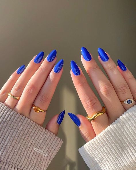 57 Cute Winter Nails Designs + Art Ideas for the 2023-2024 Season Royal Blue Nails, January Nails, Work Nails, Blue Nail, Metallic Nails, Chic Nails, Blue Nails, Trendy Nails, Almond Nails