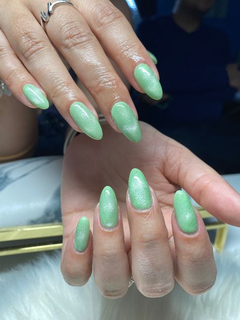 Light Green Cat Eye Nails, Matte Cat Eye Nails, Almond Medium Nails, Velvet Nail Art, Nails Soft Gel, Magnetic Gel Polish, Medium Nails, Eye Nails, Cat Eye Nails