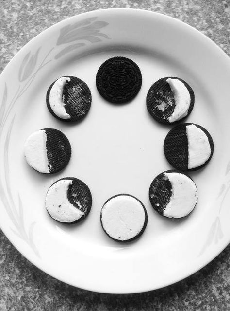 macymacchi Oreo Moon Phases, Love Simon, Muffin Pan, Moon Phases, All You Need Is, Nutella, Macarons, Food Art, Oreo