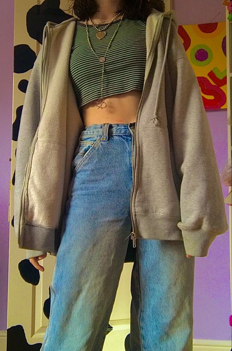 Tomgirl Outfits Aesthetic, Cute 1990s Outfits, Rue Aesthetic Outfits, Grunge Outfits 90s Women, Skater Outfits Aesthetic 90s, Soft Skater Aesthetic, 90z Outfits, Women Skater Outfits, Soft Tomboy Aesthetic