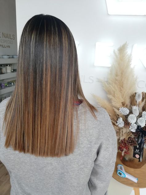 Asian Medium Length Hair With Layers Straight, Strait Hair Haircut, Below Shoulder Length Hair, Long Length Haircuts, Bridal Anklet, Chicano Tattoos, Straight Hair Cuts, Mid Length Hair With Layers, Blonde Hair With Highlights