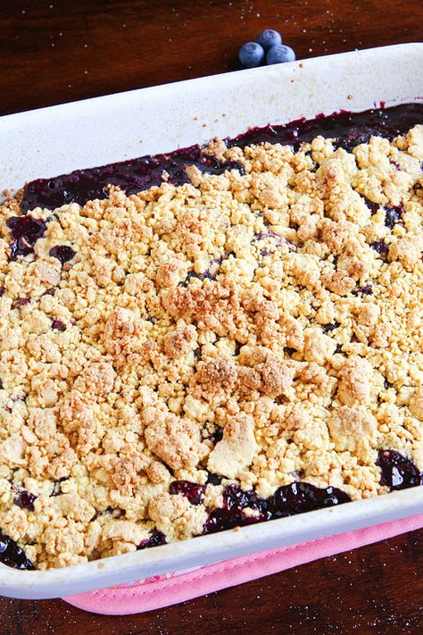 Best Blueberry Cobbler, Mulberry Recipes, Blueberry Cobbler Recipes, Blueberry Dump Cakes, Blueberry Crisp, Cake Delicious, Blueberry Cobbler, Easy Blueberry, Blueberry Recipes