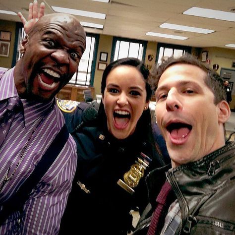 Here Are 33 Behind-The-Scenes "Brooklyn Nine-Nine" Pictures That'll Make You Love The Cast Even More Brooklyn 99 Cast, The Lonely Island, Brooklyn Nine Nine Funny, Lonely Island, Gina Linetti, Jake And Amy, Brooklyn 9 9, Amy Santiago, Terry Crews