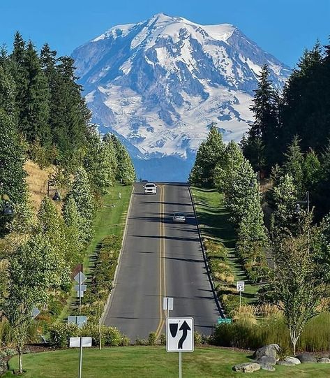 United States on Instagram: “Bonney Lake, Washington 🇺🇸♥️ Photo by 📸 @jainiztraveldiaries . Please show us your support and follow us 🇺🇸 Tag your friends to share this…” Bonney Lake Washington, Washington State Travel, Lake Washington, States In America, Mountain Town, Tag Your Friends, Best Places To Travel, Show Us, Travel Aesthetic