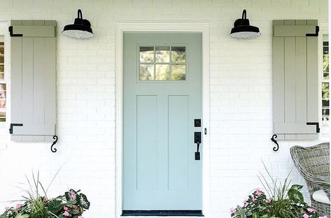 Inspire•Me•Design on Instagram: “Painted white brick, gray shutters and a blue door = exterior perfection 📸credit: @linenflaxhome” Gray Shutters, Best Exterior Paint, Blue Front Door, Door Exterior, Exterior Paint Colors For House, Exterior Makeover, Shutters Exterior, Front Door Colors, White Brick