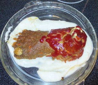 Meatloaf Halloween, Halloween Main Dish, Aip Dinners, Basic Meatloaf Recipe, Basic Meatloaf, Kids Halloween Food, Halloween Food Appetizers, Halloween Foods, Food Contest