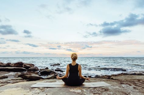 'Ikigai': The Japanese Lifestyle. You need to read this! Finding our purpose in life and how everyone has one. A reason to jump out of bed everyday. Beach Meditation, Guided Meditation For Beginners, Best Face Cleanser, Best Under Eye Cream, Buddhism For Beginners, Meditate For Beginners, Face Cream Recipe, Peace Spiritual, Cream For Dark Circles