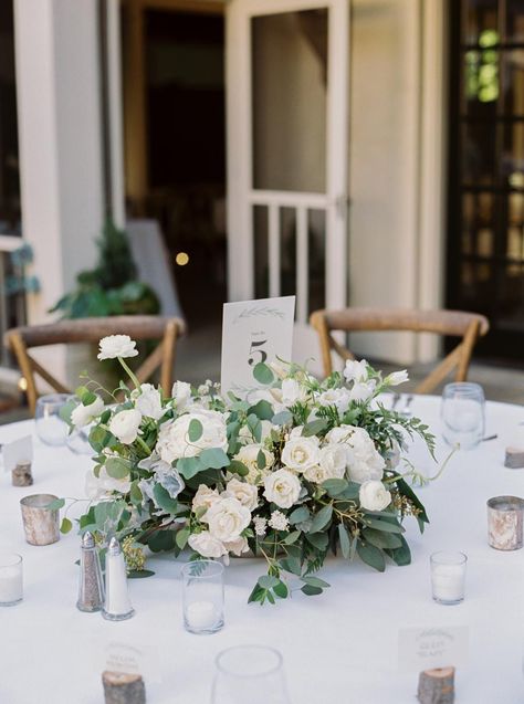 Round Garland Centerpiece Wedding, Vaseless Floral Centerpiece, White Floral Centerpieces Wedding Low, Floral Foam Centerpiece, Wedding Bouquet Centerpieces, Low White Flower Centerpieces, Low Table Centerpiece, Low Flower Arrangements For Table, Organic Centerpieces