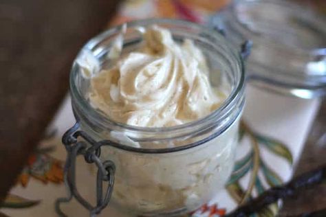 Whipped Honey Butter Recipe, Whipped Honey Butter, Flavored Butter Recipes, Honey Butter Recipe, Whipped Honey, Vanilla Recipes, Whipped Butter, Flavored Butter, Compound Butter