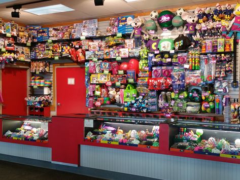 Chuck E Cheese Nostalgia, Chuck E Cheese 2000s, Chuck E Cheese Aesthetic, Reoccurring Dreams, Cheese Aesthetic, Chucky Cheese, Chuck E Cheese Birthday, Lost Childhood, Cheese Art