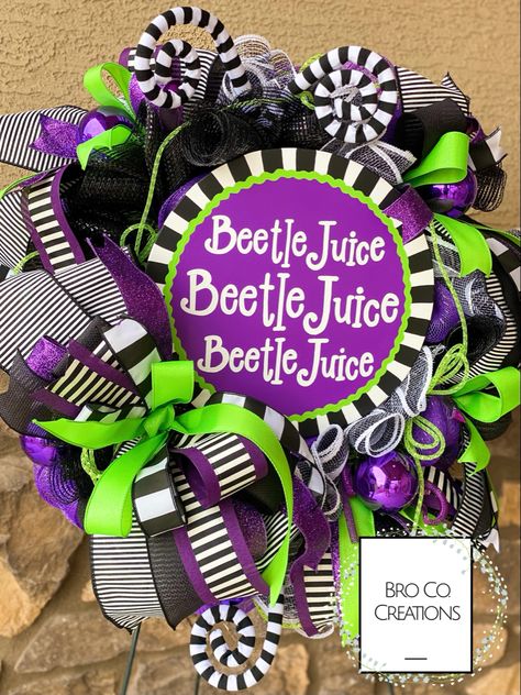 Bettle Juice Wreath, Bettlejuice Wreath, Beetlejuice Wreath Ideas, Beetlejuice Wreath Diy, Beetle Juice Wreath, Beetlejuice Door Hanger, Dollar Tree Halloween Wreath Diy, Beetlejuice Crafts, Beetlejuice Wreath