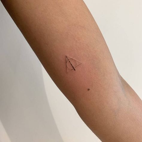 Tiny Harry Potter Tattoos, Dumbledore Wand, Blitz Tattoo, Harry Tattoos, Wand Tattoo, Hp Tattoo, Deathly Hallows Symbol, Harry Potter Tattoos, Harry Potter Tattoo