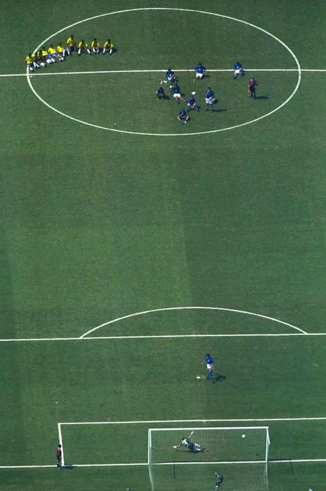 1994 World Cup final Football Passion, Roberto Baggio, Penalty Kick, Legends Football, Soccer Event, Football Players Images, Football Photography, Football Illustration, Football Images