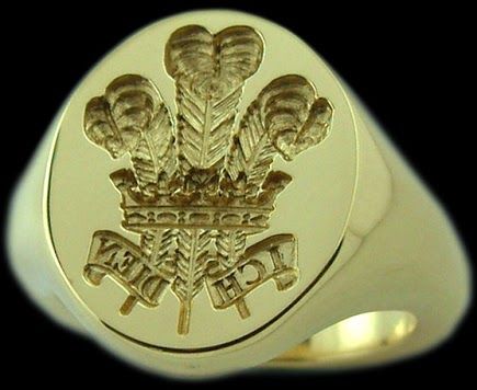 College Ring, Royal Jewellery, New Pope, Ring Bear, Usa Presidents, Signet Rings, Harry Winston, Gold Signet Ring, Big Rings