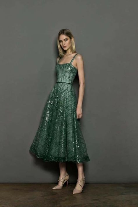 Womens Fall Dress, Gala Dresses, Glam Dresses, Looks Chic, Beautiful Gowns, Fancy Dresses, Dream Dress, Guest Dresses, Look Fashion