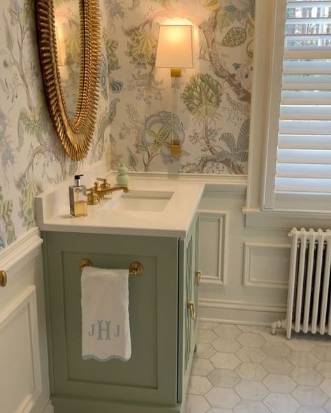 Lucy Williams on Instagram: "Check out this before and after! Total powder room overhaul!!! @schumacher1889 @sunwoodworks @visualcomfort @wildwoodhome #beforeandafter #lucywilliamsinteriors #lucywilliams @modernmatterhardware #powderroom #bathroom #interiors #interiordesign #interiordecor" Southern Home Magazine, Traditional Powder Room, Wash Room, Lucy Williams, Bathroom Remodels, Powder Room Design, Ocean Mist, Hall Bathroom, Upstairs Bathrooms