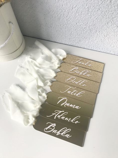 Buy these acrylic bookmarks as a gifts for your bridesmaids 🥰 #etsy #bride #bridetobe #bridesmaid #groom #wedding #weddingideas #weddingplanning #weddinginvitations Acrylic Bookmarks, Gold Wedding Signs, Customized Bridesmaid Gifts, Bridesmaid Boxes, Wedding Place Card, Signing Table Wedding, Bridesmaid Gift Boxes, Favors Sign, Acrylic Cake Topper