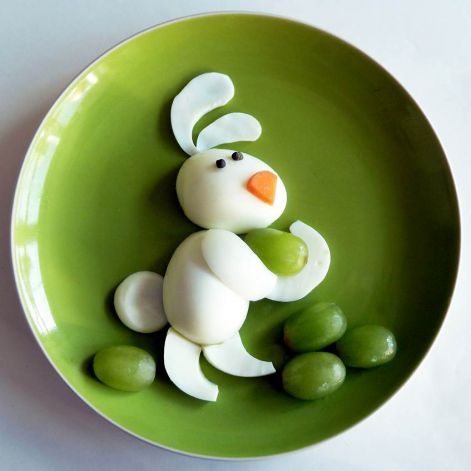 Play with your food at Stepping Stones' workshop - Connecticut Post Rabbit Food Art, Bunny Food Art, Food Art Lunch, Healthy Easter, Decorações Com Comidas, Food Art For Kids, Food Shapes, Amazing Food Art, Creative Food Art