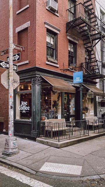 Manhattan Coffee Shop, New York Coffee Shop, Nyu Dorm, New York Bakery, Industrial Coffee Shop, Nyc Cafe, New York Cafe, Nyc Coffee Shop, Cafe Nyc